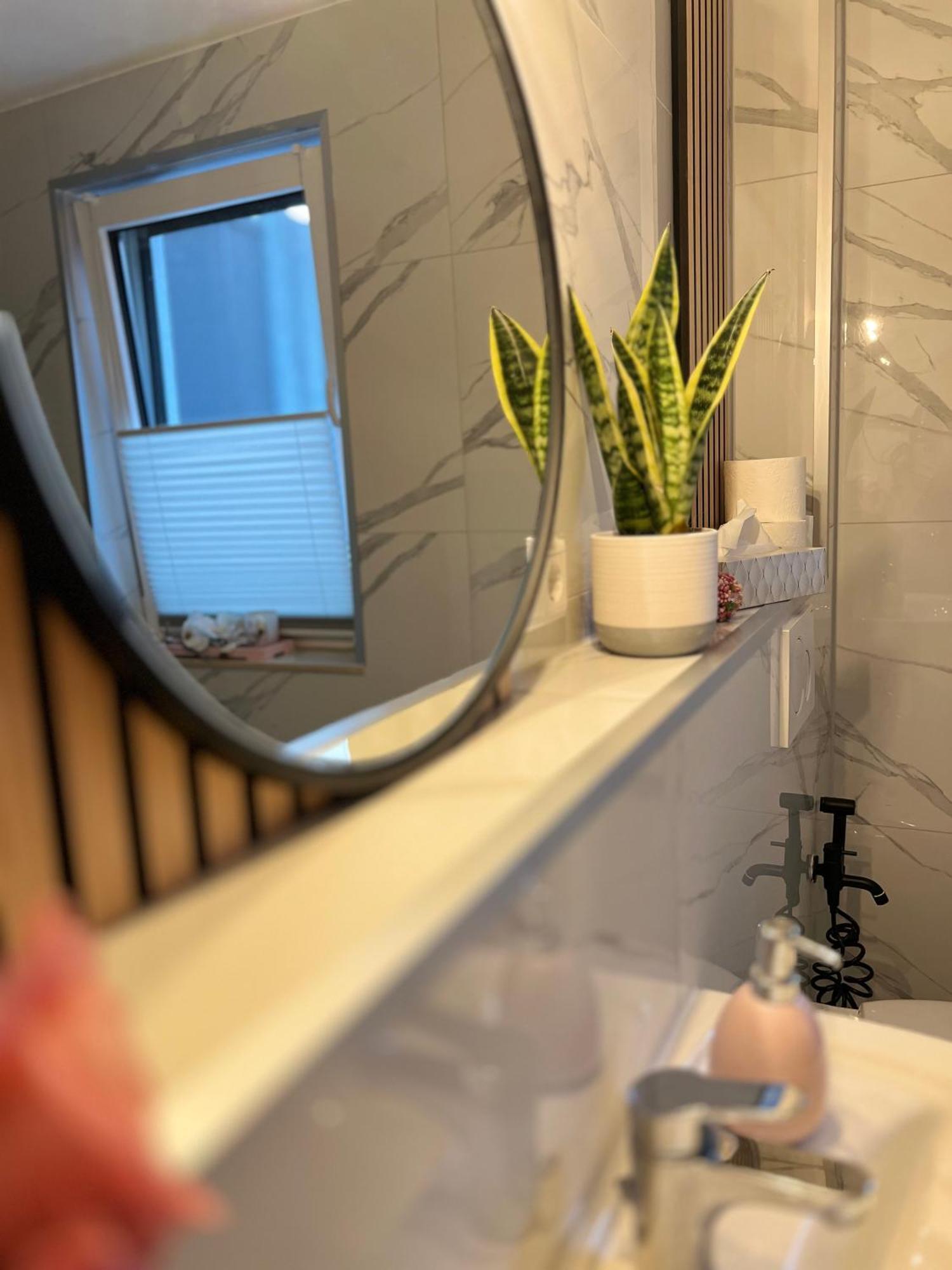 Relaxdays-Apartments 2 Garten Und Pool- Mitbenutzung, Kostenloser Parkplatz, Kontaktloser Checkin, Wifi Mit Smarttv Gutersloh Luaran gambar